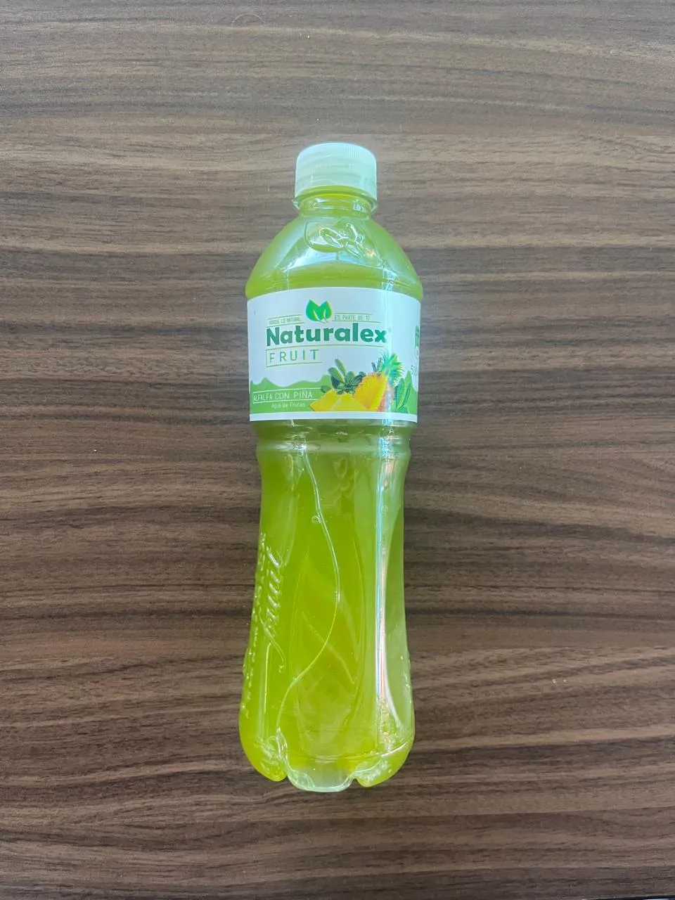 Agua de alfalfa con piña 
