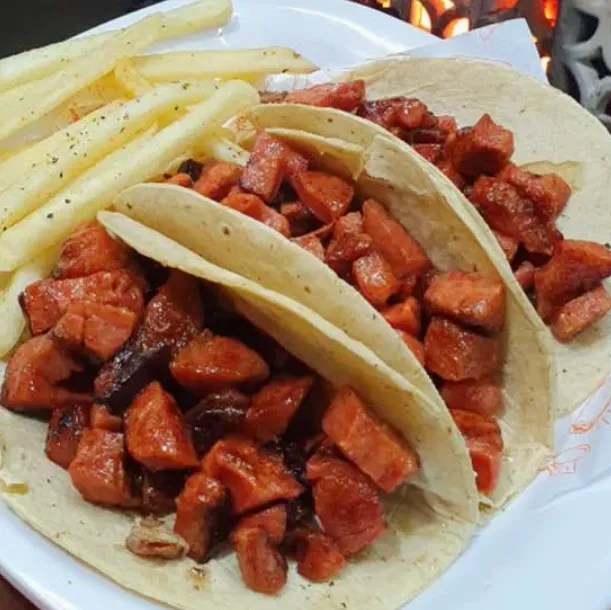 Taco de Chorizo en Tortilla de Harina