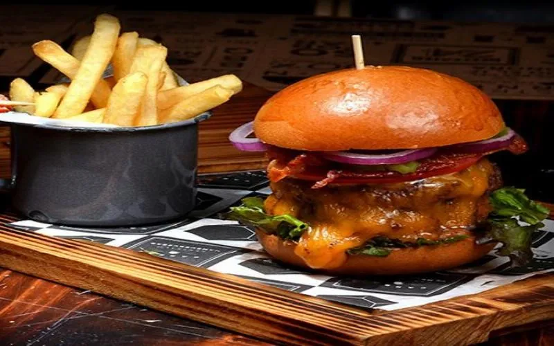 PAC No.6 DE 1 HAMBURGUESA DOBLE CON PAPAS Y BEBIDA